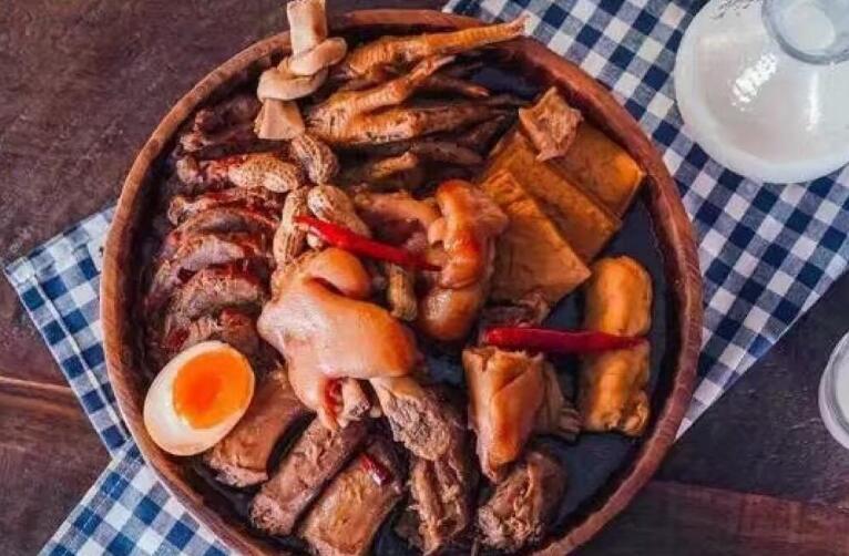 元旦吃什么食物,元旦吃什么传统食物(年糕寓意年年高)